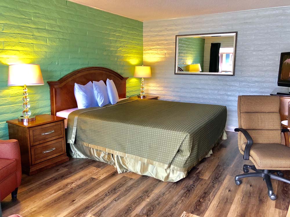 hotel-single-bedroom