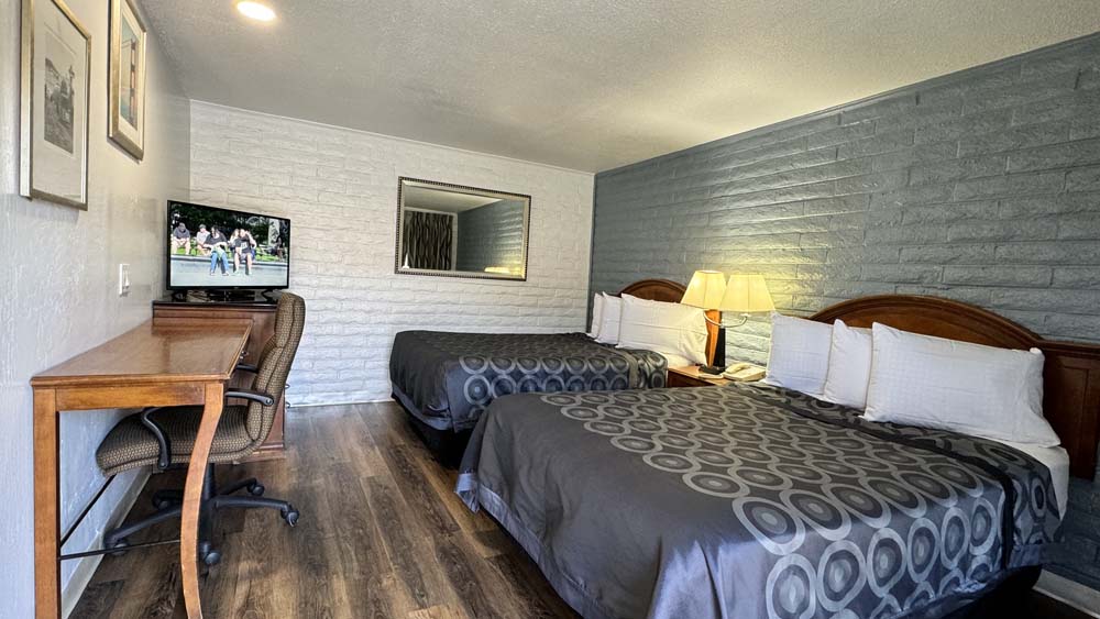 hotel-single-bedroom