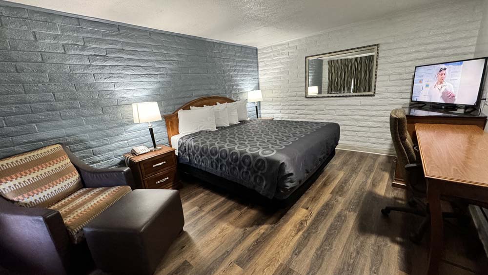 hotel-single-bedroom